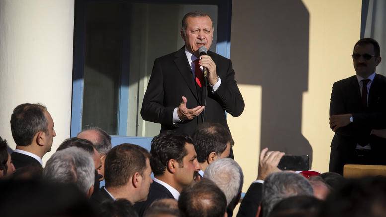 Τουρκία: Ο Ερντογάν απειλεί όσους Τούρκους αγοράζουν ξένο συνάλλαγμα
