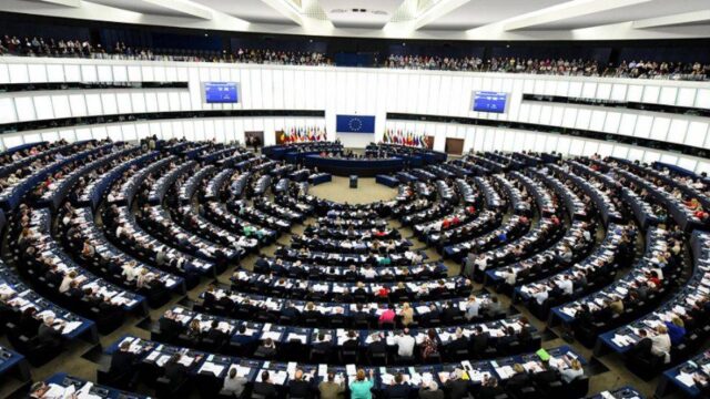 Ντ. Τουσκ: Kαλεί τους 27 να συμφωνήσουν σε υπό όρους καθυστέρηση του Brexit