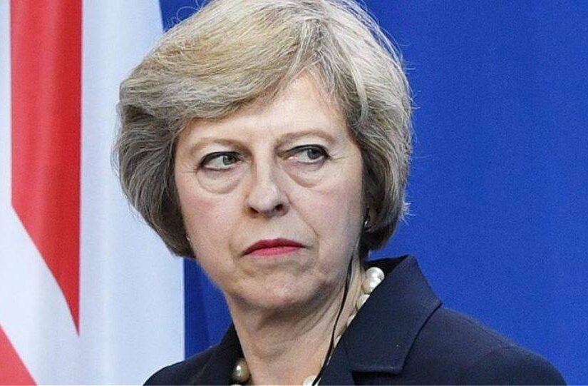 Βρετανία: Η Μέι άφησε να εννοηθεί ότι θα παραιτηθεί αν εγκριθεί η Συμφωνία για το Brexit