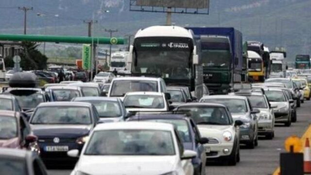 Χάος στην Αττική Οδό μετά από καραμπόλα