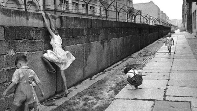Κι όμως το Τείχος του Βερολίνου υπάρχει ακόμη