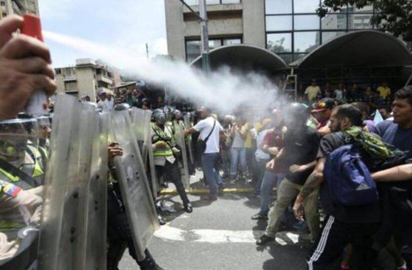 Βενεζουέλα: Με δακρυγόνα διέλυσε η αστυνομία διαδήλωση της αντιπολίτευσης