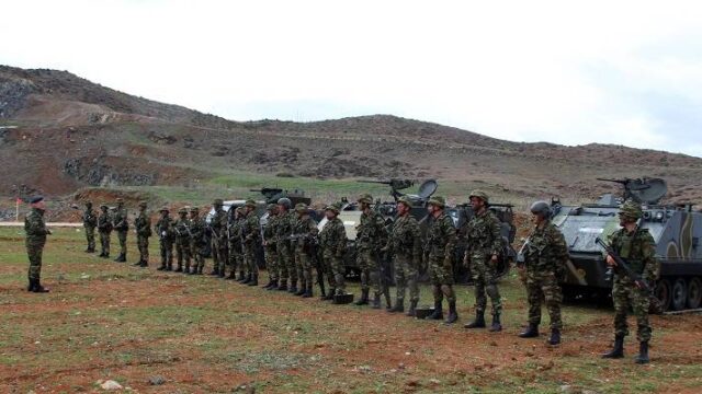 Αληθινός Στρατός σημαίνει 22 εβδομάδες βασική, βολές και όσα εμείς δεν κάνουμε (vid.), Παντελής Καρύκας