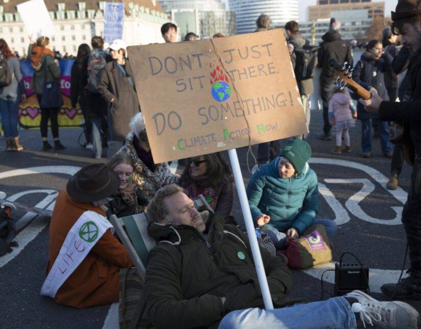 Λονδίνο: Αποκλεισμοί δρόμων από ακτιβιστές για το κλίμα