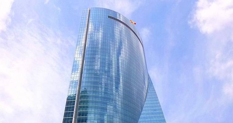 Μαδρίτη: Εκκένωση ουρανοξύστη όπου στεγάζονται πρεσβείες