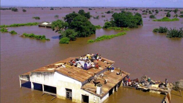 Ν. Αφρική: 33 νεκροί από τις καταρρακτώδεις βροχές-Αγνοούνται 10 παιδιά