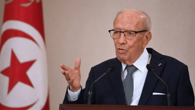 Εκτός πολιτικού στίβου ο 92χρονος πρόεδρος της Τυνησίας