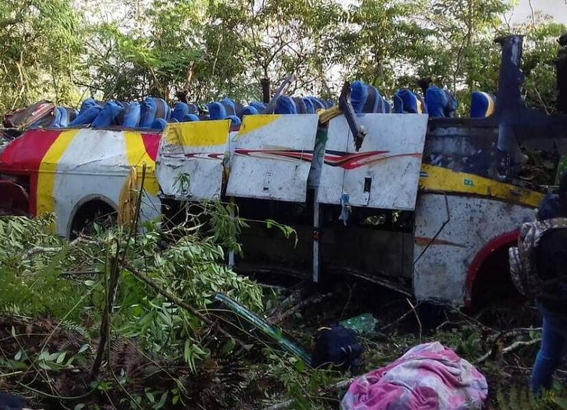 Βολιβία: Τουλάχιστον 25 νεκροί από πτώση λεωφορείου σε χαράδρα