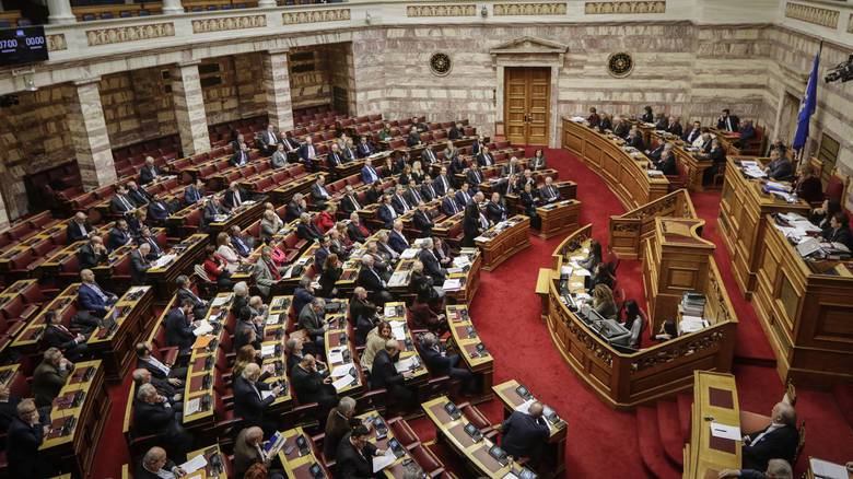 Βουλή: Σε εξέλιξη η ψηφοφορία για τον Παπαγγελόπουλο