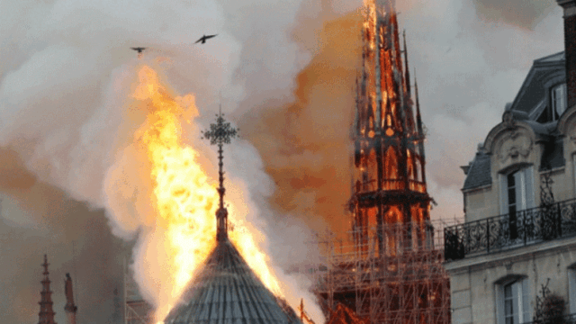 Οι αντιδράσεις των Ελλήνων πολιτικών για την πυρκαγιά στην Notre-Dame