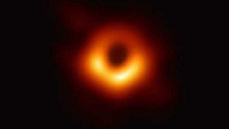 Το σημαντικότερο «πορτρέτο» που τραβήχτηκε ποτέ- επιστήμονες φωτογράφησαν μια μαύρη τρύπα