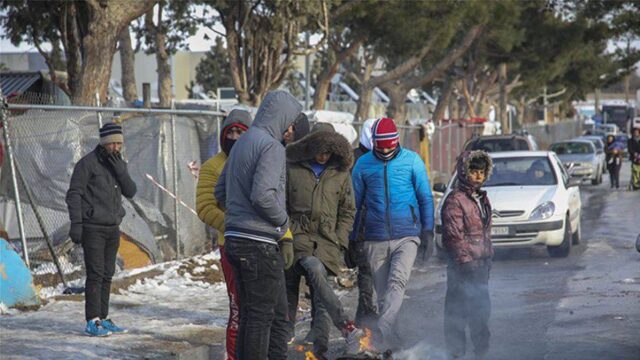 Ένταση στα Διαβατά, αιτούντες άσυλο κατασκήνωσαν έξω από το Κέντρο Φιλοξενίας
