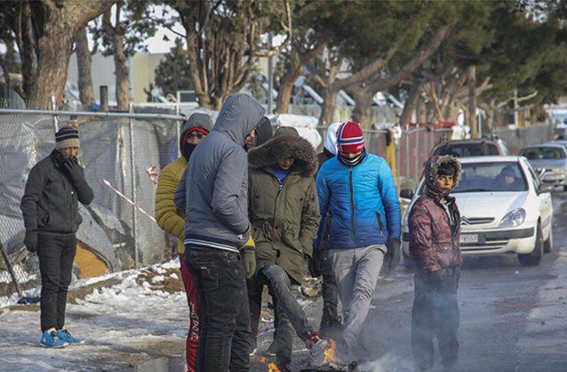 Ένταση στα Διαβατά, αιτούντες άσυλο κατασκήνωσαν έξω από το Κέντρο Φιλοξενίας