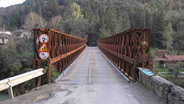 Βόλος: Αστυνομικοί έσωσαν 14χρονη από αυτοκτονία με τα σώματα τους