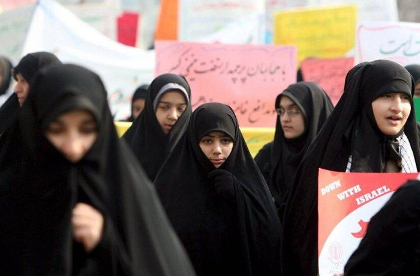 Ιράν: Φυλάκιση ενός έτους για μια γυναίκα που δεν φορούσε δημοσίως μαντίλα