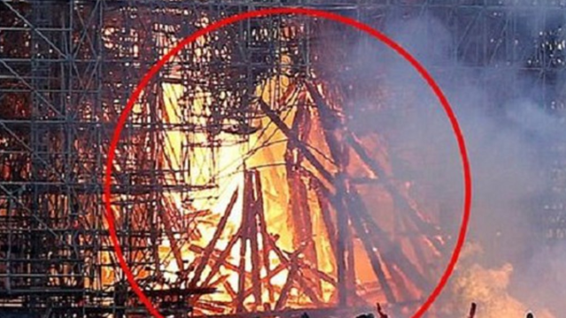 Φιγούρα του Ιησού εμφανίστηκε στην καιόμενη Notre Dame, λέει γυναίκα