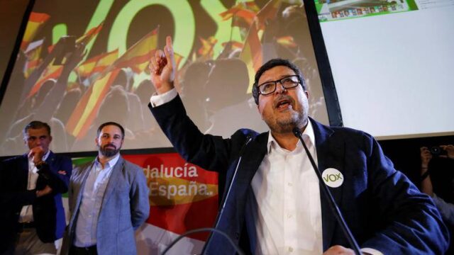 Μπαίνουν αύριο στην ισπανική Βουλή οι νοσταλγοί του δικτάτορα Φράνκο