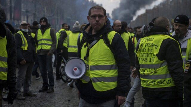 Γαλλία: Έξι στους δέκα Γάλλους θέλουν να σταματήσουν οι κινητοποιήσεις των “κίτρινων γιλέκων”
