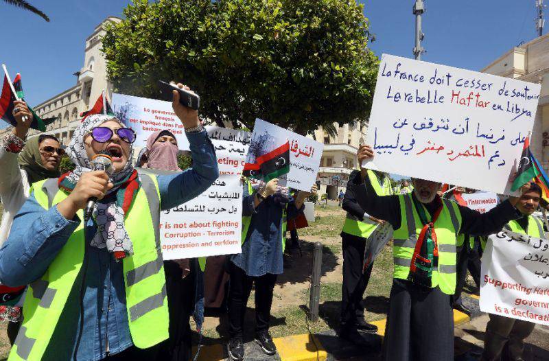 Κίτρινα Γιλέκα στην Τρίπολη, διαδήλωσαν ενάντια στον Χαφτάρ και την Γαλλία
