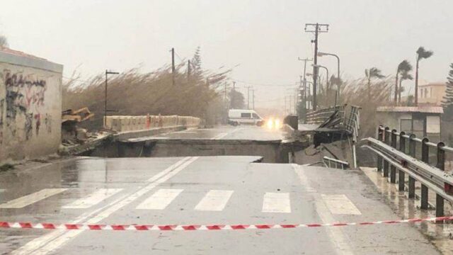 Μαίνεται η κακοκαιρία στην Κρήτη-Πλημμύρισαν γέφυρες στο νομό Ηρακλείου