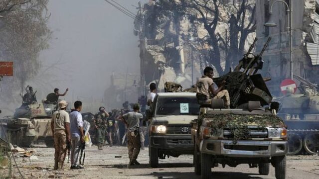 Λιβύη: “Καίγεται” η Τρίπολη, προελαύνει ο Χάφταρ