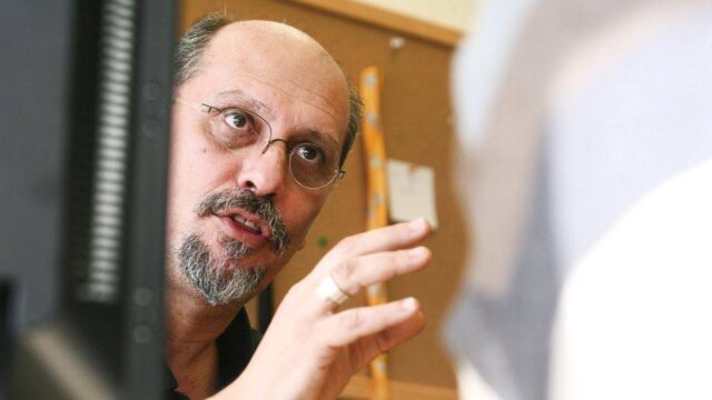 Σε κλίμα βαθιάς συγκίνησης το τελευταίο αντίο στο δημοσιογράφο Βασίλη Λυριτζή