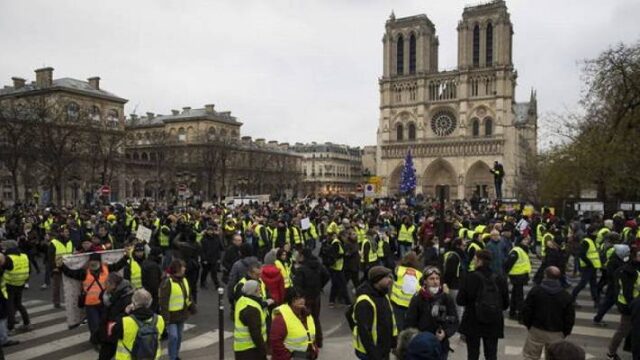 Κίτρινα Γιλέκα: "Όλα για τη Notre Dame τίποτα για τους Άθλιους", Σταύρος Λυγερός