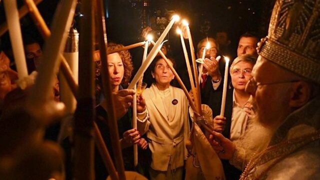 Ανάσταση στο Φανάρι: Μήνυμα Βαρθολομαίου με αιχμές