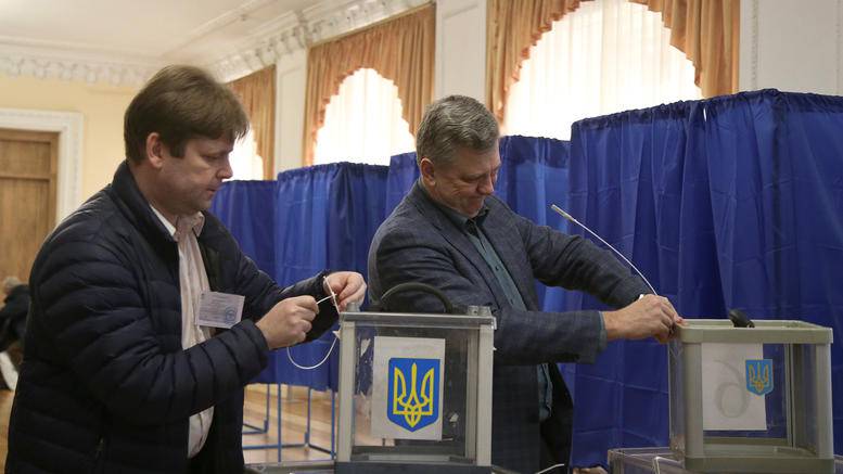 Ουκρανία: Προηγείται του Ποροσένκο ο Ζελένσκι