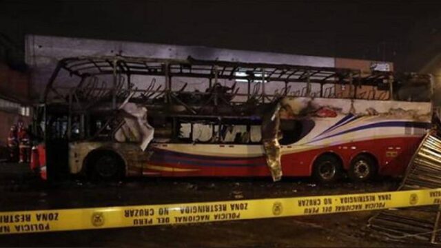 Φρίκη στο Περού… Κάηκαν ζωντανοί μέσα σε λεωφορείο