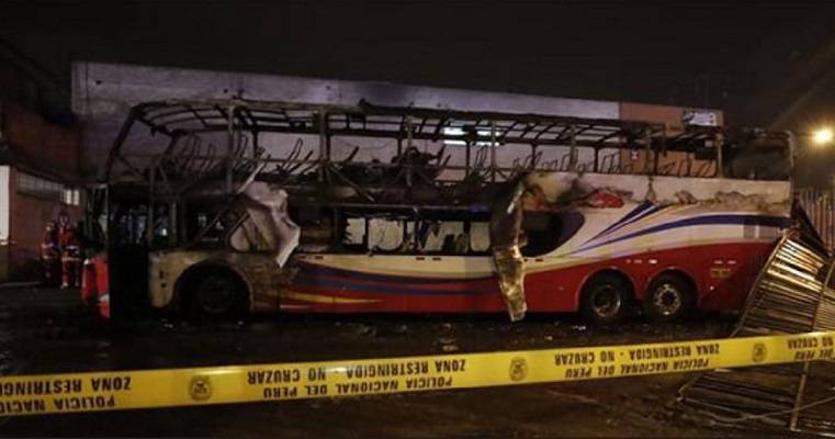 Φρίκη στο Περού… Κάηκαν ζωντανοί μέσα σε λεωφορείο