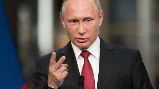 Υπέγραψε τον νόμο και μοιράζει διαβατήρια στους Ουκρανούς ο Πούτιν