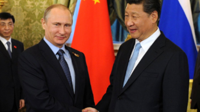 Μετά τον Κιμ προσεγγίζει και το Πεκίνο ο Πούτιν