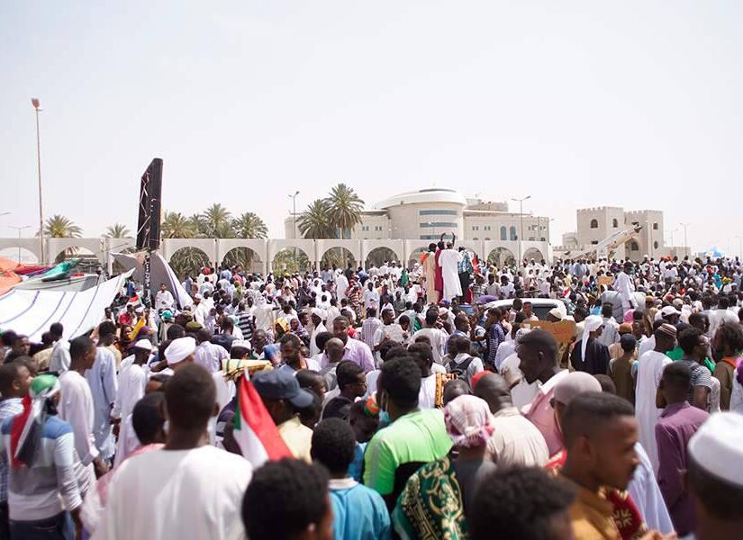 Τουλάχιστον 16 νεκροί από αδέσποτες σφαίρες σε διαδηλώσεις στο Σουδάν
