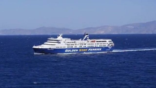 Επέστρεψε στη Ραφήνα το Superferry λόγω βλάβης