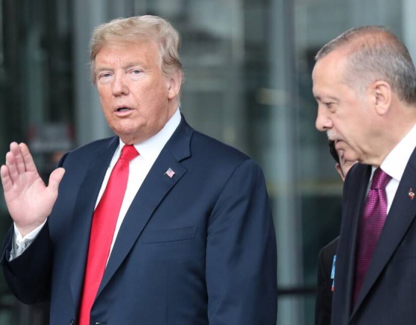 Τραμπ: Η Ουάσινγκτον δεν εξετάζει για την ώρα κυρώσεις κατά της Τουρκίας