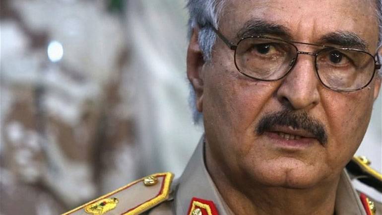 Λιβύη: Κλιμάκωση της επίθεσης ζητά ο στρατάρχης Χάφταρ