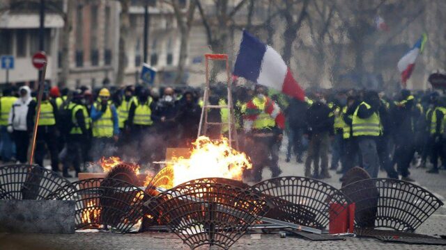 Γαλλία-κίτρινα γιλέκα: Συγκρούσεις στη Λιόν και τη Νάντη