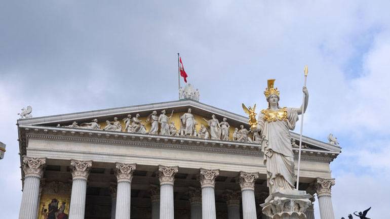 Αυστρία: Τέσσερις κυβερνήσεις μέσα σε δύο εβδομάδες