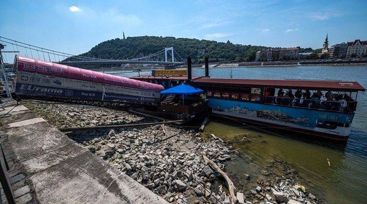 Ανέλκυση του πλοίου που βυθίστηκε στον Δούναβη, βρέθηκαν νεκροί (upd.)