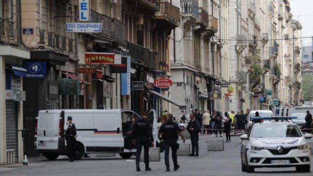 Γαλλία: Δυο νέες φωτογραφίες του υπόπτου για την έκρηξη στη Λιόν