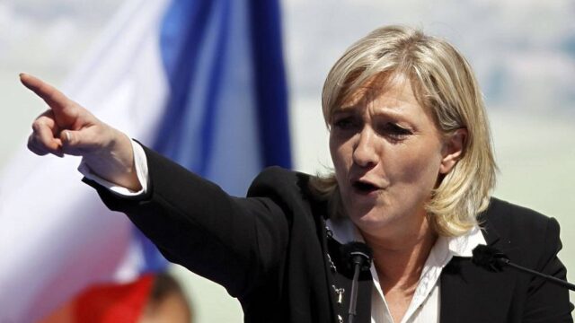 Γαλλία: Πρώτη η Λεπέν, κερδίζει τον Μακρόν με 0,9%