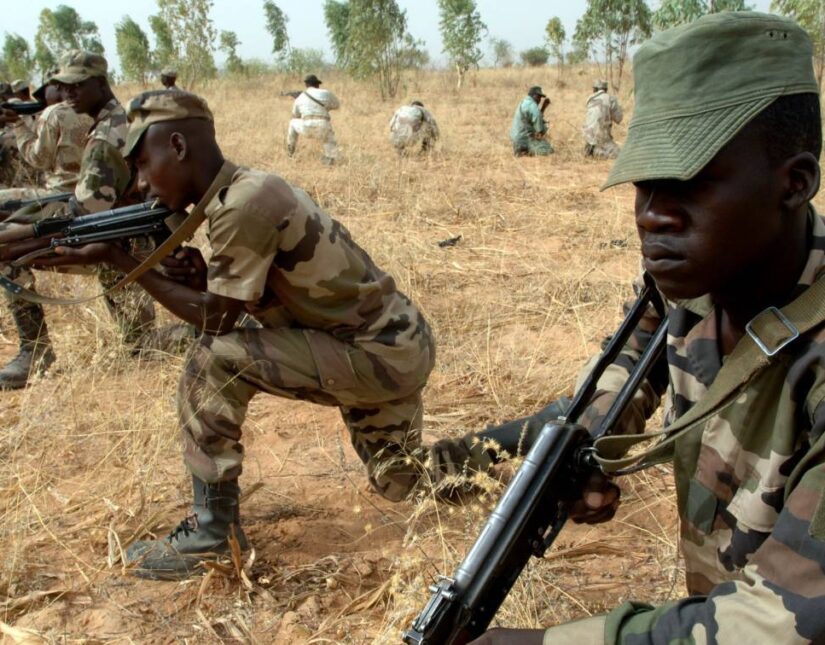 Νίγηρας: 17 στρατιώτες νεκροί και 11 αγνοούμενοι από ενέδρα ενόπλων