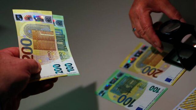 Ε.Ε.: Από αύριο στην κυκλοφορία τα νέα χαρτονομίσματα των 100 και 200 ευρώ