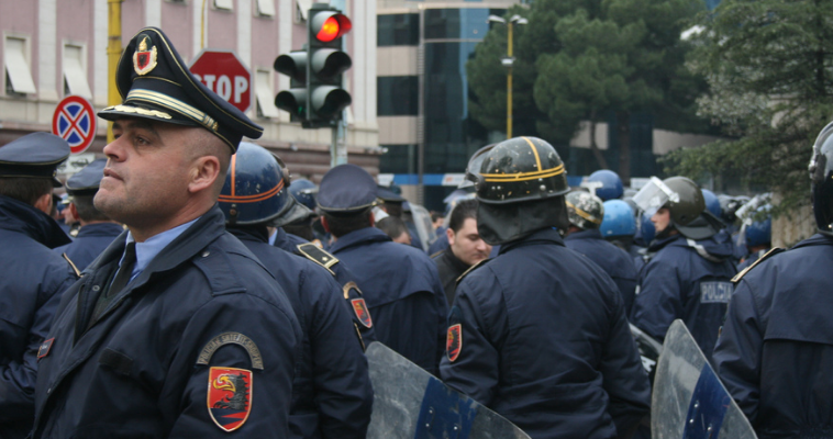 Συμπλοκές πάλι στην Αλβανία- Οπαδοί της αντιπολίτευσης εναντίον αστυνομικών