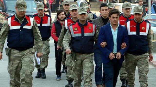Τουρκία: 101 αξιωματικοί εν ενεργεία στη φυλακή λόγω Γκιουλέν…