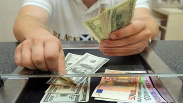 Η «δολαριοποίηση» απειλεί τώρα την Τουρκία