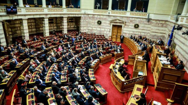ΣΥΡΙΖΑ και Ποτάμι ψήφισαν για συνοριακό πέρασμα στις Πρέσπες