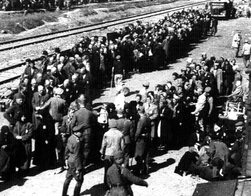 Ολλανδία: Αποζημίωση στους Εβραίους που μεταφέρθηκαν με τρένα στο Άουσβιτς
