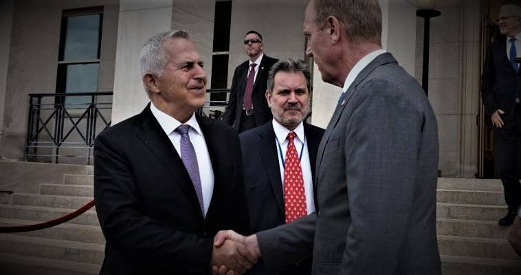 Όσα δεν μας είπαν από τη συνάντηση του Αποστολάκη με τον Αμερικανό υπουργό Άμυνας, Ζαχαρίας Μίχας